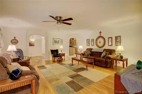 5609 Howard Ln, Gloucester, VA 23061 photo 9