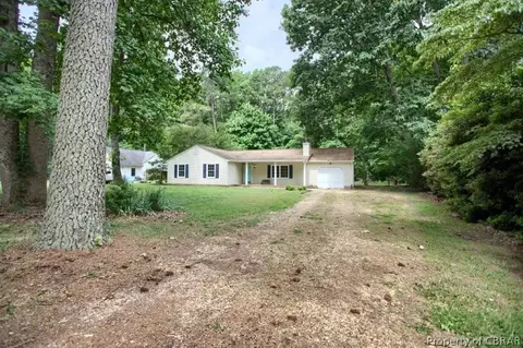4476 Old Squaw Ln, Gloucester, VA 23061 photo 2