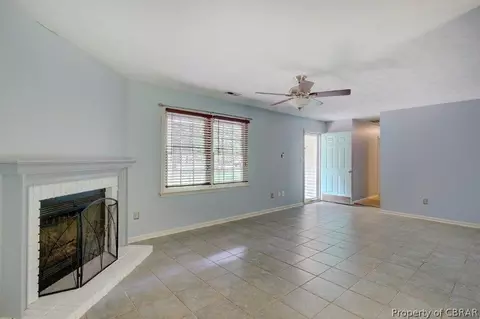 4476 Old Squaw Ln, Gloucester, VA 23061 photo 3