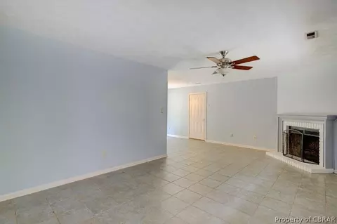 4476 Old Squaw Ln, Gloucester, VA 23061 photo 4