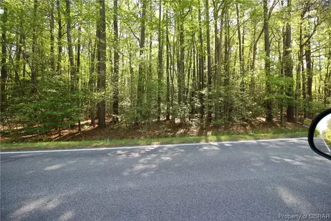 01 Church St, Mathews, VA 23109