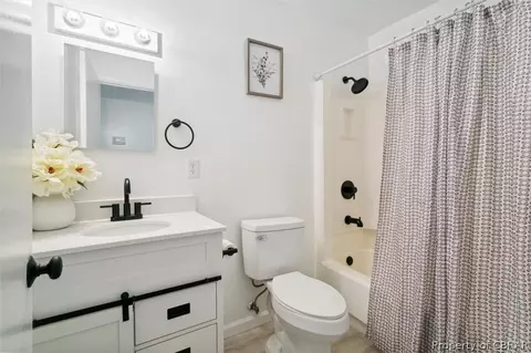 8241 Sheffield Dr, Gloucester, VA 23061 photo 4