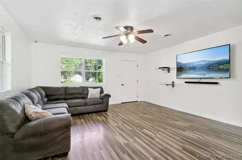 8241 Sheffield Dr, Gloucester, VA 23061 photo 2