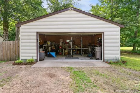 8241 Sheffield Dr, Gloucester, VA 23061 photo 5