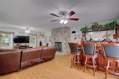 10598 Foxes Creek Dr, Gloucester, VA 23061 photo 15