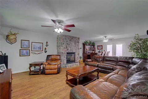 10598 Foxes Creek Dr, Gloucester, VA 23061 photo 13