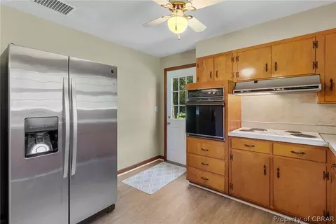 133 Gordon Dr, Weems, VA 22576 photo 4