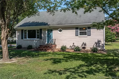 133 Gordon Dr, Weems, VA 22576 photo 1