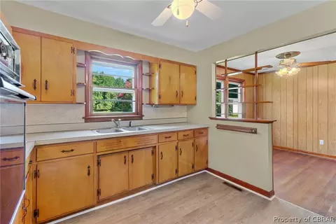 133 Gordon Dr, Weems, VA 22576 photo 3