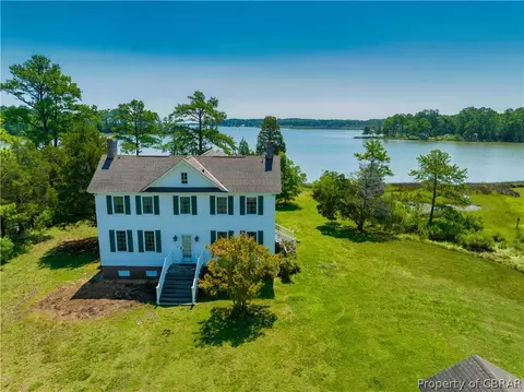 698 Ivison Ln, Mathews, VA 23109