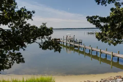 5458 Ware Neck Rd, Gloucester, VA 23061 photo 7