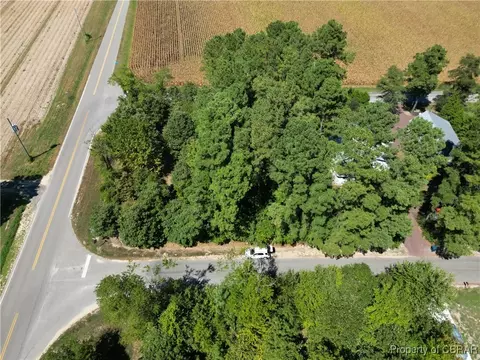 2 Apache Dr, Deltaville, VA 23043