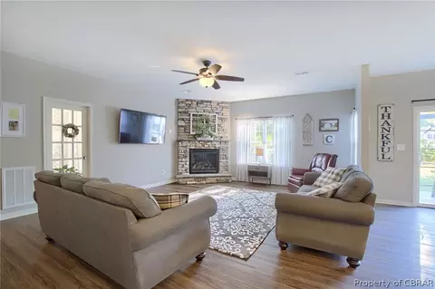 7159 Vaden Dr, Gloucester, VA 23061 photo 9