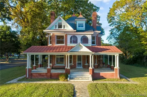 281 Virginia St, Urbanna, VA 23175