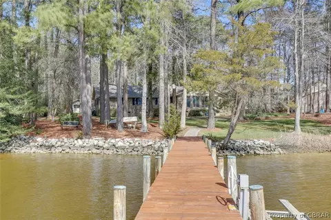 515 Skipjack Ln, Hallieford, VA 23068