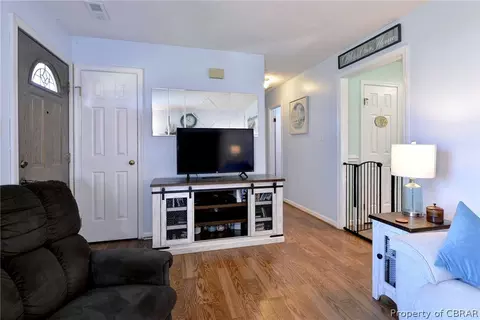 7494 Camp Okee Dr, Gloucester Point, VA 23062 photo 8