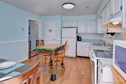 7494 Camp Okee Dr, Gloucester Point, VA 23062 photo 11