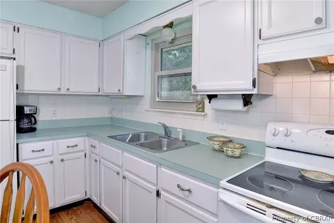 7494 Camp Okee Dr, Gloucester Point, VA 23062 photo 13