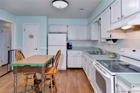 7494 Camp Okee Dr, Gloucester Point, VA 23062 photo 12