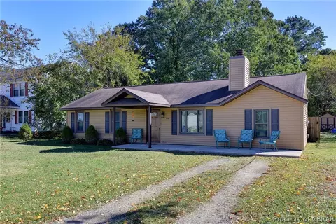 7494 Camp Okee Dr, Gloucester Point, VA 23062 photo 2