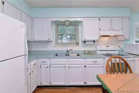 7494 Camp Okee Dr, Gloucester Point, VA 23062 photo 14
