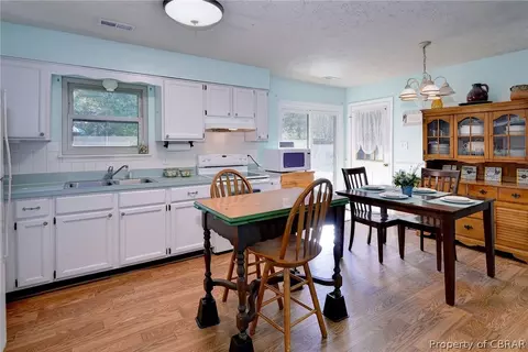 7494 Camp Okee Dr, Gloucester Point, VA 23062 photo 9