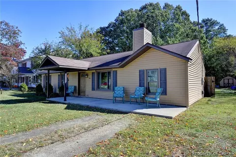 7494 Camp Okee Dr, Gloucester Point, VA 23062 photo 3