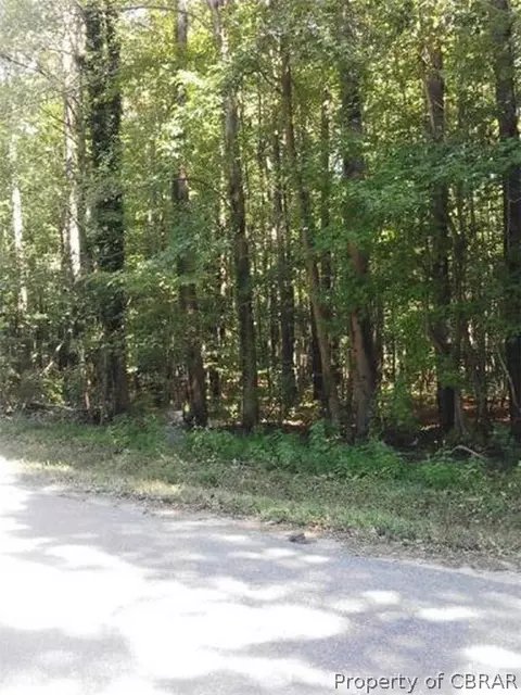 000 Red Hill Dr, Urbanna, VA 23175