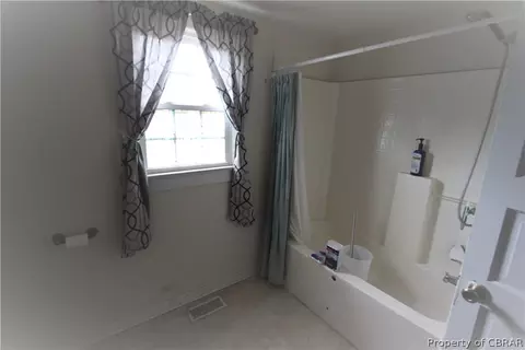 5572 Dilly E Ln, Gloucester, VA 23061 photo 16
