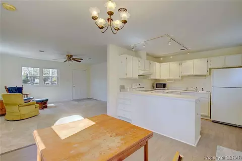 8215 Sheffield Dr, Gloucester, VA 23061 photo 4