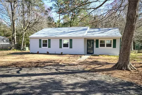 8215 Sheffield Dr, Gloucester, VA 23061 photo 1