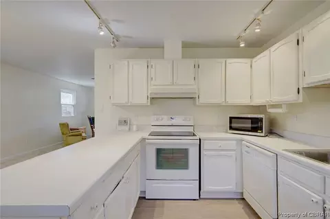 8215 Sheffield Dr, Gloucester, VA 23061 photo 6