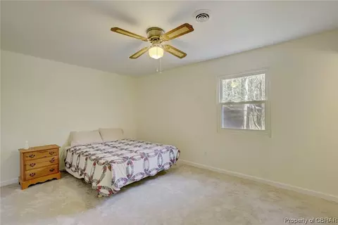 8215 Sheffield Dr, Gloucester, VA 23061 photo 7
