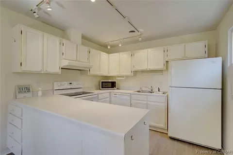 8215 Sheffield Dr, Gloucester, VA 23061 photo 5