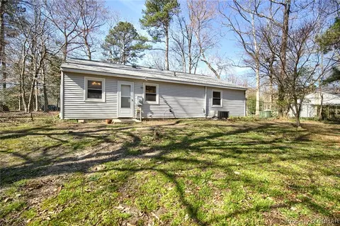 8215 Sheffield Dr, Gloucester, VA 23061 photo 12