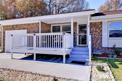 12 Barrington Pl, Hampton, VA 23666 photo 4