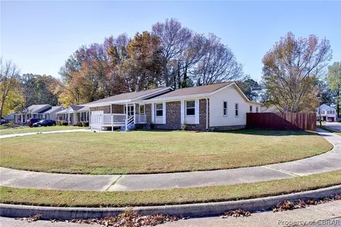12 Barrington Pl, Hampton, VA 23666 photo 2