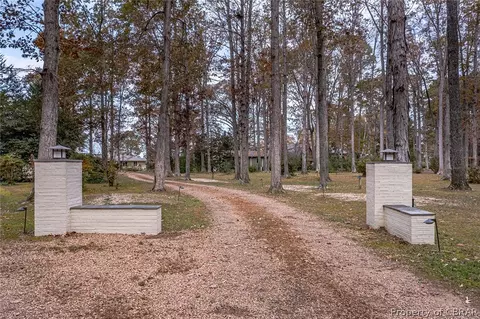 374 Marigold Ln, Weems, VA 22576 photo 2