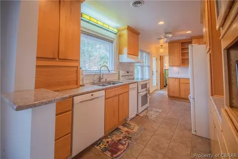1317 Laurens Rd, Gloucester Point, VA 23062 photo 5