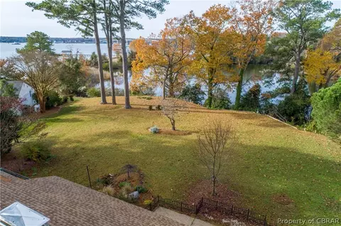 1317 Laurens Rd, Gloucester Point, VA 23062 photo 2