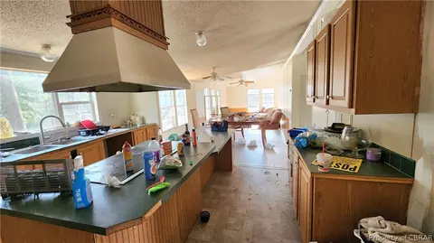 8065 Filly Run Rd, Gloucester, VA 23061 photo 5