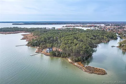 301 Galway Dr, Kilmarnock, VA 22482