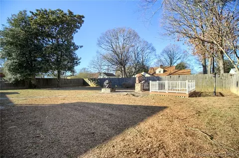 7365 Forest Dr, Gloucester Point, VA 23062 photo 10