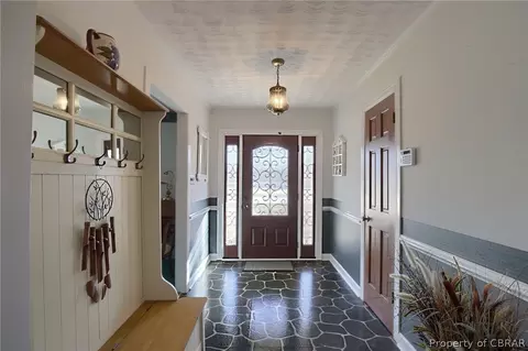 7365 Forest Dr, Gloucester Point, VA 23062 photo 3