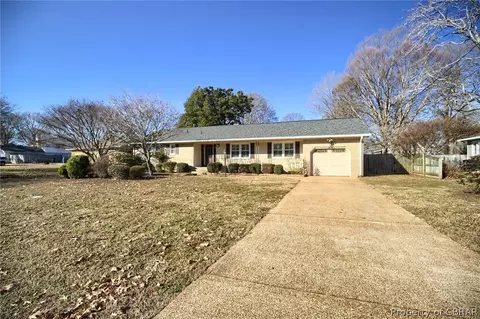 7365 Forest Dr, Gloucester Point, VA 23062 photo 2