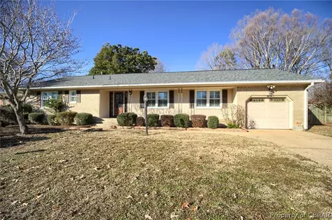 7365 Forest Dr, Gloucester Point, VA 23062 photo 1