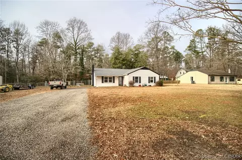 11056 Woods Cross Rd, Gloucester, VA 23061 photo 2