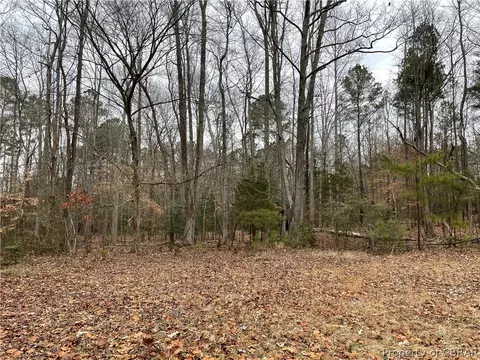 7798 Plantation Rd, Gloucester, VA 23061