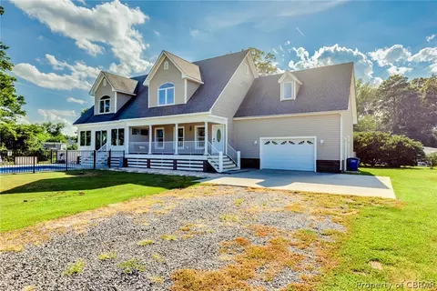 66 Heritage Point Ct, Deltaville, VA 23043