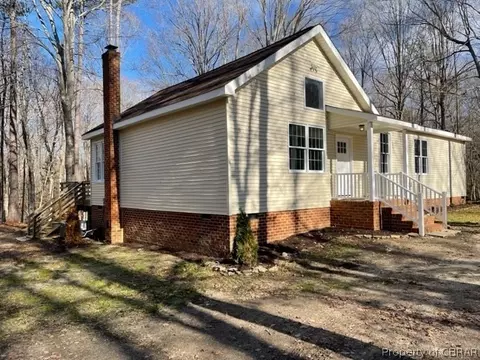 11703 Mitchell Rd, Saluda, VA 23149 photo 2